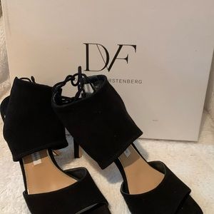 Diane vin Furstenberg Black Suede Open Back Heel 8 1/2